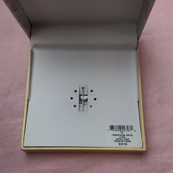 Charter Club Letter e Initial Pin - Picture 3 of 5